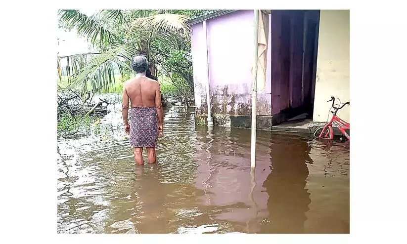 ഇവർ ആ​റു​ മാ​സ​ത്തോളമായി വെള്ളത്തിലാണ്​