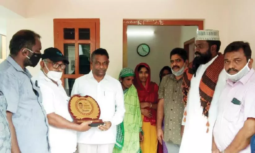 പൊഴിയൂർ മുസ്ലിം ജമാഅത്ത് വീട് നിർമിച്ചുനൽകി പൊഴിയൂർ മുസ്ലിം ജമാഅത്ത് വീട് നിർമിച്ചുനൽകി