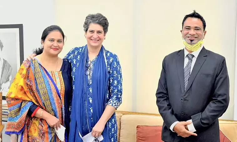 സഹായങ്ങൾക്ക് നന്ദി; കഫീൽ ഖാനും കുടുംബവും പ്രിയങ്ക ഗാന്ധിയെ സന്ദർശിച്ചു സഹായങ്ങൾക്ക് നന്ദി; കഫീൽ ഖാനും കുടുംബവും പ്രിയങ്ക ഗാന്ധിയെ സന്ദർശിച്ചു