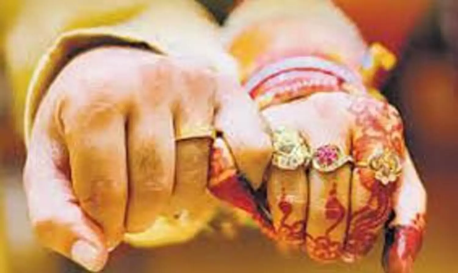 വി​വാ​ഹ​ ആ​ഘോ​ഷ​ങ്ങ​ളി​ൽ പ​ങ്കെ​ടു​ത്ത​വ​ർ​ക്ക്​ കോ​വി​ഡ്; വ്യാ​പ​ന​ത്തി​നി​ട​യാ​ക്കി​യ​വ​ർ​ക്കെ​തി​രെ കേ​സ്