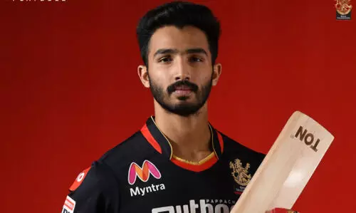 വിശ്വനാഥിനെ ആകർഷിച്ചെങ്കിൽ അവൻ അമൂല്യ താരമാണ്​​; ദേവ്​ദത്ത്​ പടിക്കലിനെ കുറിച്ച്​ ഗവാസ്​കർ