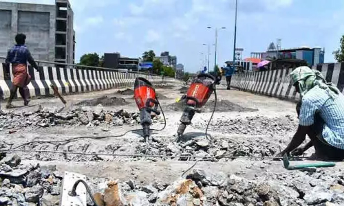 പാലാരിവട്ടം പാലം പുതുക്കി പണിയാൻ സുപ്രീംകോടതിയുടെ അനുമതി