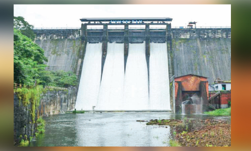 മഴ കുറഞ്ഞു; പുഴയോരത്ത് കരുതൽ തുടരുന്നു