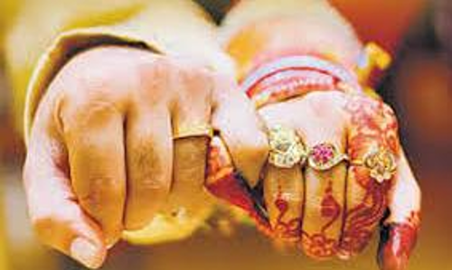 വി​വാ​ഹ​ ആ​ഘോ​ഷ​ങ്ങ​ളി​ൽ പ​ങ്കെ​ടു​ത്ത​വ​ർ​ക്ക്​ കോ​വി​ഡ്; വ്യാ​പ​ന​ത്തി​നി​ട​യാ​ക്കി​യ​വ​ർ​ക്കെ​തി​രെ കേ​സ്