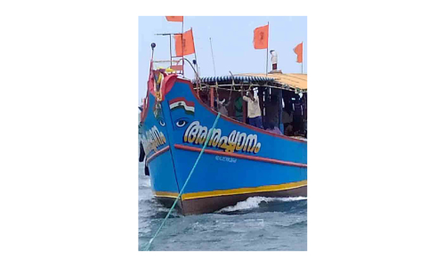 കടലിൽ അപകടത്തിൽപെട്ട തൊഴിലാളികളെ രക്ഷപ്പെടുത്തി