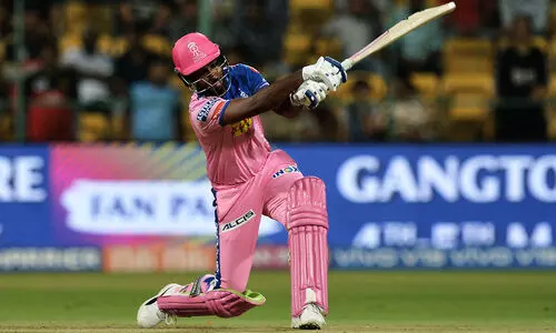 ഷാർജയിൽ കൊടുങ്കാറ്റായി സഞ്ജു; ചെന്നൈക്ക് ലക്ഷ്യം 217 ഷാർജയിൽ കൊടുങ്കാറ്റായി സഞ്ജു; ചെന്നൈക്ക് ലക്ഷ്യം 217