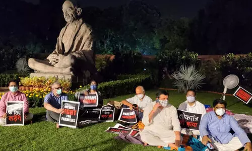 മൂ​ന്ന് ഉ​പാ​ധി​ക​ളു​മാ​യി പാ​ര്‍ല​മെൻറ്​​ ബ​ഹി​ഷ്ക​ര​ണം