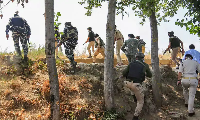 കശ്മീരിലെ ബുദ്ഗാമിൽ ഏറ്റുമുട്ടൽ; ഒരു ഭീകരനെ സേന വധിച്ചു, ജവാന് പരിക്ക്