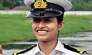 നാവിക സേനയിൽ സബ് ലഫ്റ്റനൻറായി മലയാളി വനിത