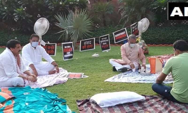 ചായയുമായെത്തി നാണംകെട്ടു; ഉപാധ്യക്ഷന് നിരാഹാരത്തില് ചായയുമായെത്തി നാണംകെട്ടു; ഉപാധ്യക്ഷന് നിരാഹാരത്തില്