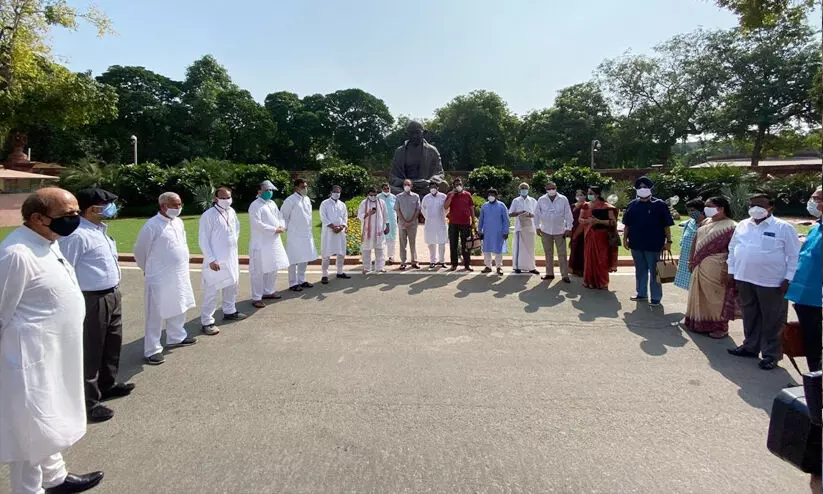 പ്രതിപക്ഷ പ്രതിഷേധത്തിന് അയവില്ല; രാജ്യസഭ സമ്മേളനം സംയുക്തമായി ബഹിഷ്കരിച്ചു