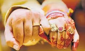 വിവാഹ ആഘോഷങ്ങളിൽ പങ്കെടുത്തവർക്ക് കോവിഡ്; വ്യാപനത്തിനിടയാക്കിയവർക്കെതിരെ കേസ് വിവാഹ ആഘോഷങ്ങളിൽ പങ്കെടുത്തവർക്ക് കോവിഡ്; വ്യാപനത്തിനിടയാക്കിയവർക്കെതിരെ കേസ്