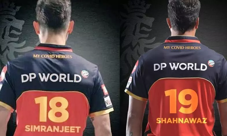 കോലിയുടെ ജഴ്സിയിൽ സിമ്രൻജീത്ത്, ഉമേഷ് യാദവിേൻറതിൽ ഷാനവാസ്.. കാരണമിതാണ് കോലിയുടെ ജഴ്സിയിൽ സിമ്രൻജീത്ത്, ഉമേഷ് യാദവിേൻറതിൽ ഷാനവാസ്.. കാരണമിതാണ്