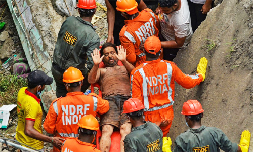 മും​ബൈ കെട്ടിടം ​ദുരന്തം: കുടുങ്ങി കിടക്കുന്നവർക്കായി തെരച്ചിൽ ഊർജിതം; മരണം 33 ആയി