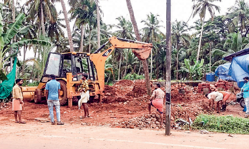 ചെമ്മാട്ട്​ വൻതോതിൽ വയൽ നികത്തുന്നു