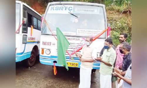 കൈ കാണിച്ചോ എവിടെയും നിർത്തും