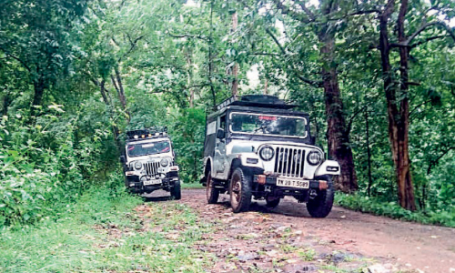 വാ​ഹ​ന​ങ്ങ​ൾ​ക്ക് ത​മി​ഴ്നാ​ട് പെ​ർ​മി​റ്റ് ന​ൽ​കാ​ത്ത​തിൽ പ്ര​തി​ഷേ​ധ​​ം