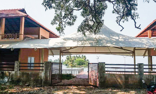 ലക്ഷങ്ങൾ മുടക്കി പണി പൂർത്തീകരിച്ചിട്ട്​​ അഞ്ചു വർഷം; നോക്കുകുത്തിയായി അരൂക്കുറ്റി ബോട്ട്​ ടെർമിനൽ