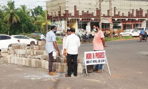 പെരുമ്പ ജങ്​ഷനിൽ ട്രാഫിക് സർക്കിൾ​നിർമാണത്തിന് തുടക്കം