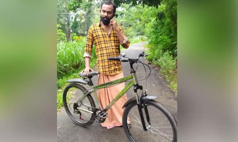 രതീഷിെൻറ സൈക്കിള് വേറെ ലെവൽ... രതീഷിെൻറ സൈക്കിള് വേറെ ലെവൽ...