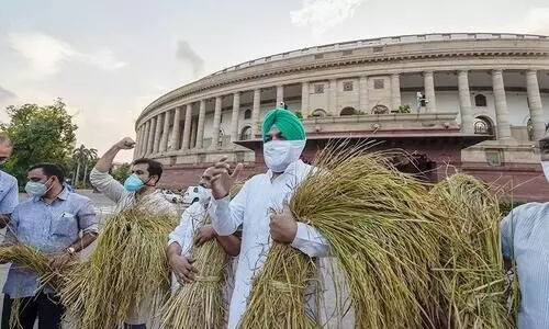 ഇ​ങ്ങ​നെ​യാ​ണോ ആ​ത്മ​നി​ർ​ഭ​ർ?