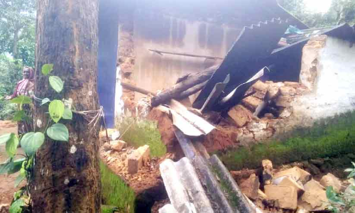 കാട്ടാനകൾ റേഷൻ കട തകർത്ത് ഭക്ഷ്യവസ്​തുക്കൾ നശിപ്പിച്ചു