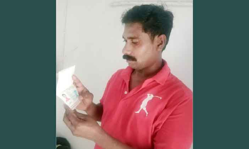 മ​ല​യാ​ളി തൊ​ഴി​ലു​ട​മ​യു​ടെ ച​തി​ക്കി​ര​യാ​യ അ​നു​പ്ര​സാ​ദ്​ ഇ​ന്ന്​ നാ​ട്ടി​ലേ​ക്ക്​