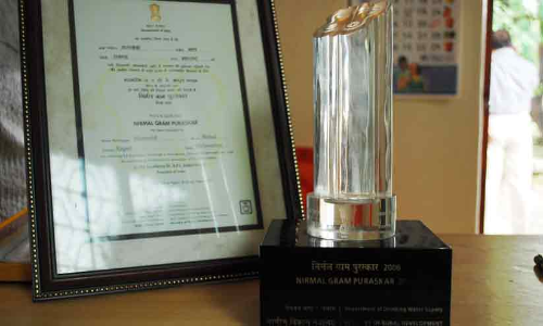 നാ​വാ​യി​ക്കു​ളം പഞ്ചായത്തിന് ലഭിച്ച നിർമൽ പുരസ്കാരം കാണാനില്ല