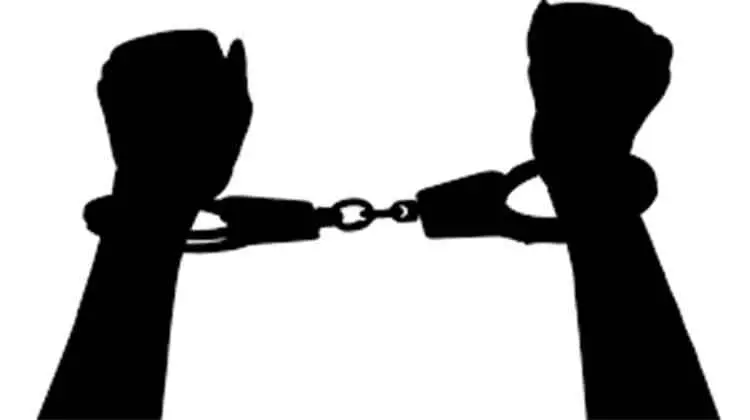 കോ​വി​ഡ്​ ബാ​ധി​ച്ച്​ വീ​ടി​നു​ പു​റ​ത്തി​റ​ങ്ങ​ൽ: 80 പേ​ർ അ​റ​സ്​​റ്റി​ൽ