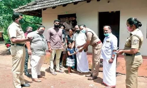 ആ​രാ​ധ്യ​യെ സ്​​മാ​ർ​ട്ടാ​ക്കി ജ​ന​മൈ​ത്രി പൊ​ലീ​സ്​