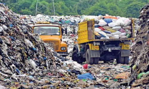 ചീഞ്ഞുനാറി ബ്രഹ്മപുരം മാലിന്യ പ്ലാൻറ്​