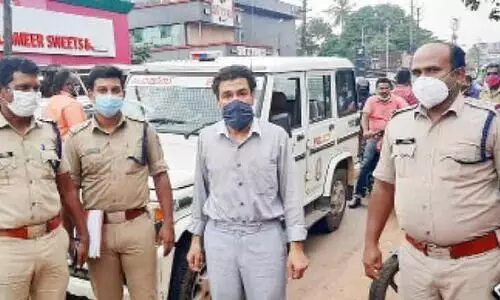 Iranian citizen who had crossed money