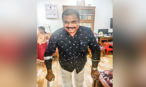 സെബാസ്​റ്റ്യന്‍ മാത്യു വില്ലേജ് ഒാഫിസറായി പിരിയും, സ്വന്തം നാട്ടിൽനിന്നുതന്നെ