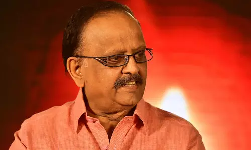 അത്യുന്നതിയിലും അത്രമേൽ വിനയത്തോടെ​...