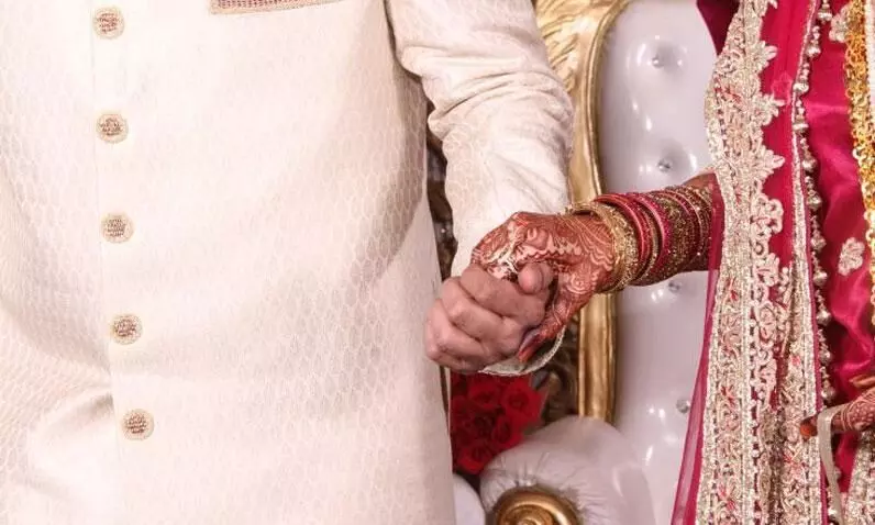 ഒപ്പന മേളത്തിൽ കോവിഡ് സെൻറർ; വിവാഹച്ചടങ്ങ് വൈറൽ ഒപ്പന മേളത്തിൽ കോവിഡ് സെൻറർ; വിവാഹച്ചടങ്ങ് വൈറൽ