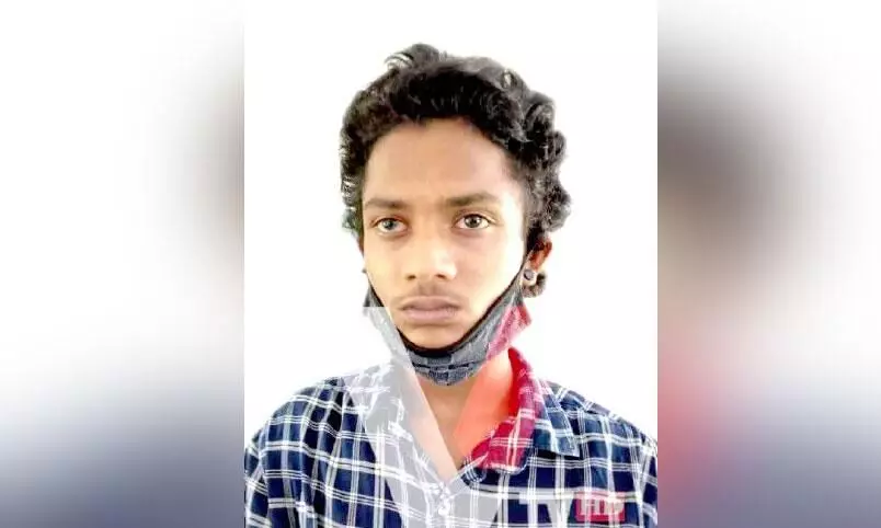 കുഴുപ്പിള്ളി കൊലപാതകം: രണ്ടാംപ്രതി കോടതിയില് കീഴടങ്ങി കുഴുപ്പിള്ളി കൊലപാതകം: രണ്ടാംപ്രതി കോടതിയില് കീഴടങ്ങി