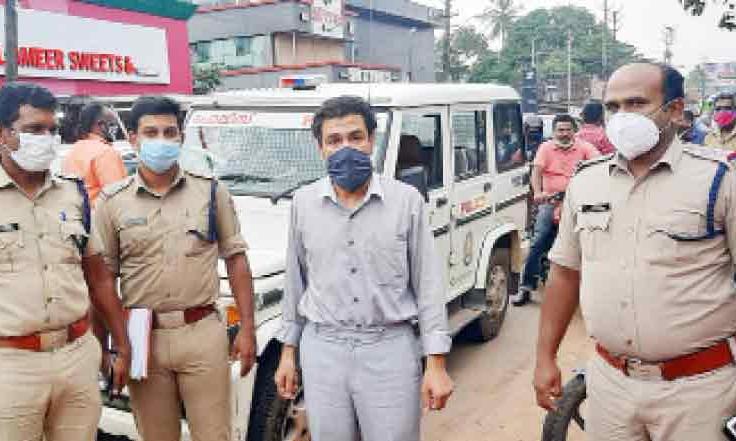 Iranian citizen who had crossed money Iranian citizen who had crossed money