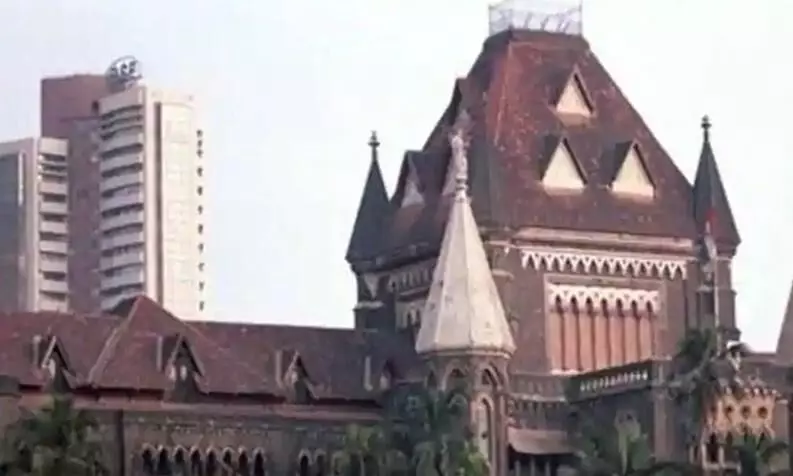 വേശ്യാവൃത്തിക്ക് അറസ്റ്റിലായ യുവതികളെ വിട്ടയച്ച് ബോംബെ ഹൈകോടതി വേശ്യാവൃത്തിക്ക് അറസ്റ്റിലായ യുവതികളെ വിട്ടയച്ച് ബോംബെ ഹൈകോടതി