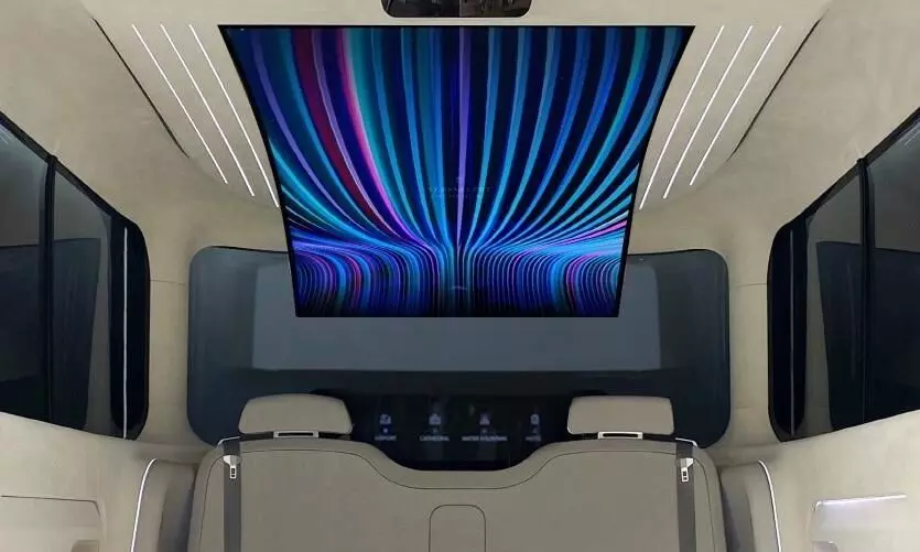 ഒ.എൽ.ഇ.ഡി ടി.വി മുതൽ തറ തുടക്കാൻ റോബോട്ട്​വരെ; ഇൗ ഹ്യൂണ്ടായ്​ വാഹനം നിങ്ങളെ അത്​ഭുതപ്പെടുത്തും