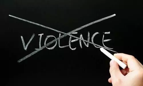 കോണ്‍ഗ്രസ് നേതാവി​െൻറ വീടിനുനേരെ ആക്രമണം