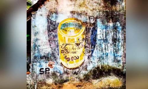 കാലത്തിനും മായ്ക്കാൻ കഴിയാതെ ഇവിടെ ഒരു ചുമർ പരസ്യം