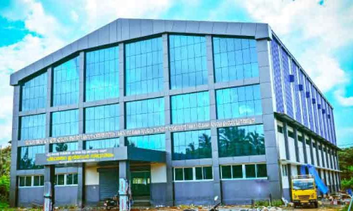 അണിഞ്ഞൊരുങ്ങി പിലാത്തറ ഇൻഡോർ സ്​റ്റേഡിയം