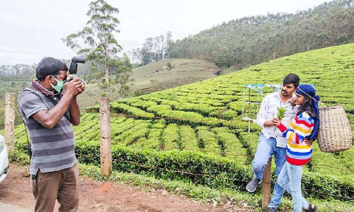 മൂ​ന്നാ​റി​​െൻറ കുളിര്​ തേടി സഞ്ചാരികൾ മടങ്ങിയെത്തുന്നു