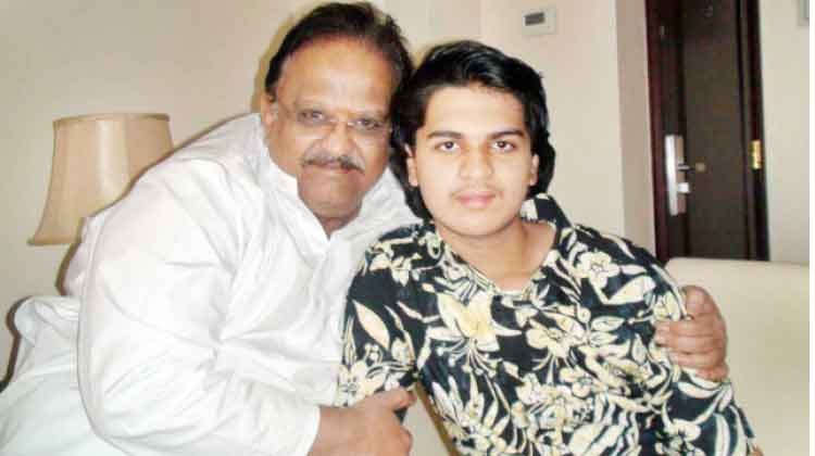 കാർത്തികിനെ ചേർത്തുപിടിച്ച എസ്.പി.ബി കാർത്തികിനെ ചേർത്തുപിടിച്ച എസ്.പി.ബി