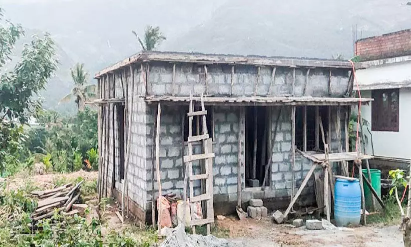 നിർമാണങ്ങളെ തകിടം മറിച്ച് തമിഴ്നാടിെൻറ നിരോധനം നിർമാണങ്ങളെ തകിടം മറിച്ച് തമിഴ്നാടിെൻറ നിരോധനം