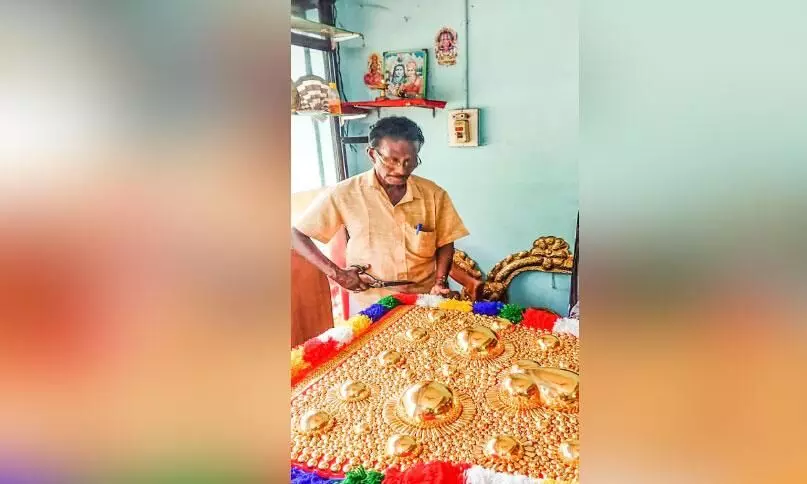 ക്ഷേത്ര അലങ്കാരത്തൊഴിലാളികൾ പ്രതിസന്ധിയിൽ