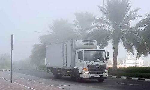 കനത്ത മൂടൽമഞ്ഞിൽ ഹെവി വാഹനങ്ങൾ ഓടിച്ചാൽ പിഴ