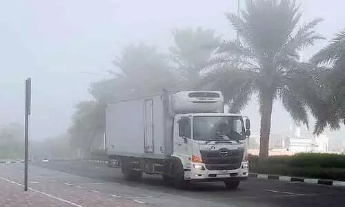 കനത്ത മൂടൽമഞ്ഞിൽ ഹെവി വാഹനങ്ങൾ ഓടിച്ചാൽ പിഴ