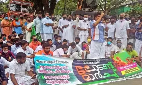 ബഫർ സോൺ: യു.ഡി.എഫ് ലോങ്​ മാർച്ച്​ നടത്തി ദേശീയപാത ഉപരോധിച്ചു