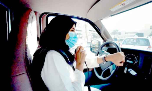 ആം​ബു​ല​ൻ​സ്​ ഡ്രൈ​വ​റാ​യി സൗ​ദി വ​നി​ത